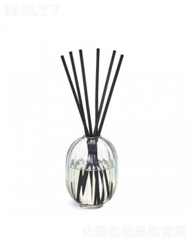 ֣ϺQ޹˾diptyque҃ȔU[-{