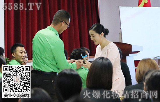 老師在和我們互動 老師在和我們互動