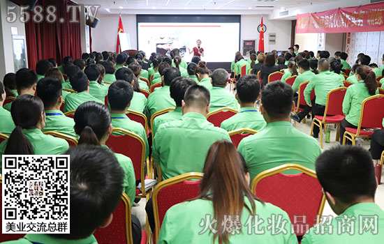 學(xué)禮儀學(xué)做人 學(xué)禮儀學(xué)做人