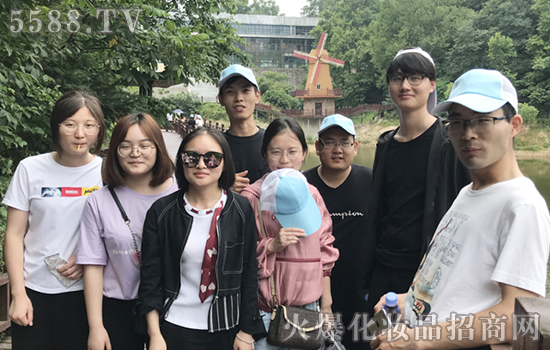 牢記歷史 珍惜當(dāng)下 牢記歷史 珍惜當(dāng)下