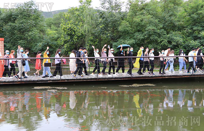 火爆狼群,千錘百煉!年輕沒有失敗,只有亮出風采! 火爆狼群,千錘百煉!年輕沒有失敗,只有亮出風采!