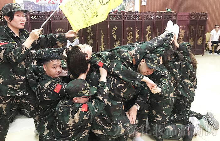 披荊斬棘的火爆精英 披荊斬棘的火爆精英