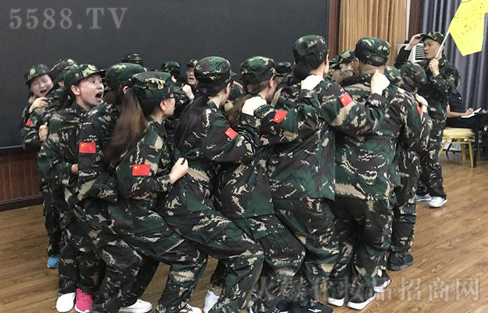 聚是一團(tuán)火，散是滿天星