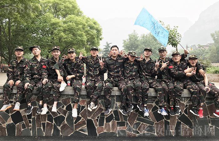 不拋棄，不放棄！艱苦奮斗，自力更生！