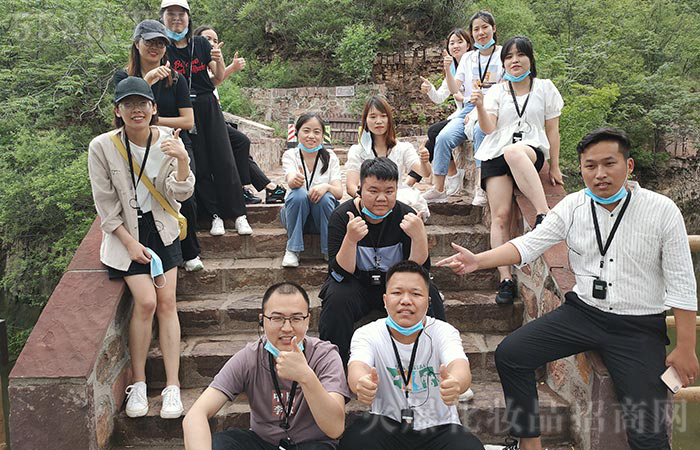 不拋棄，不放棄！艱苦奮斗，自力更生！