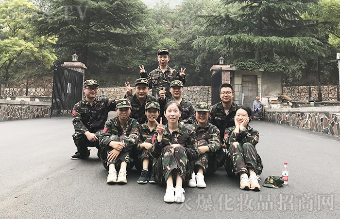 紅旗鑄魂，火爆前行