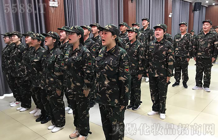 凝聚團(tuán)隊(duì)夢(mèng)，懷揣感恩心！