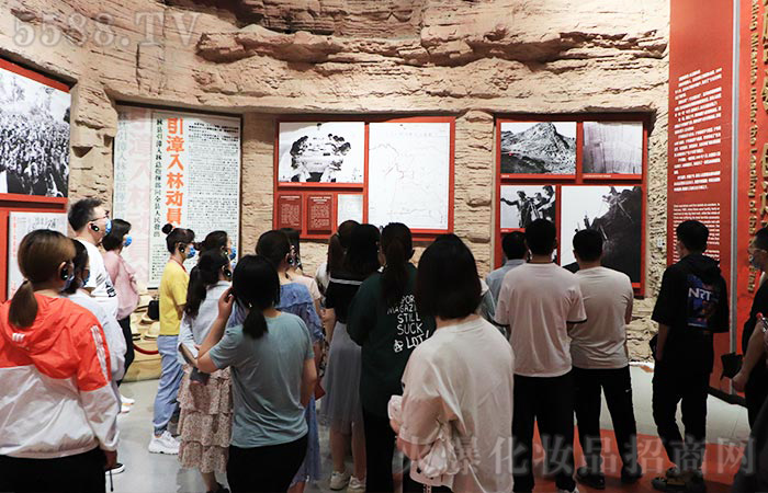 團(tuán)結(jié)協(xié)作，突破自我！