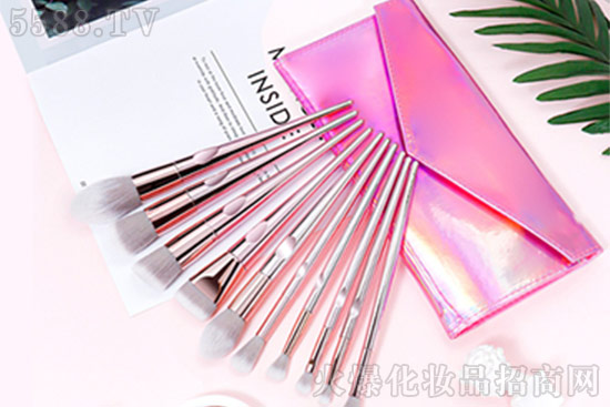 屬于自己的化妝品經(jīng)營(yíng)進(jìn)貨渠道-精妝聯(lián)華多品牌化妝品好品牌不容你錯(cuò)過()(修改后) 屬于自己的化妝品經(jīng)營(yíng)進(jìn)貨渠道-精妝聯(lián)華多品牌化妝品好品牌不容你錯(cuò)過()(修改后)