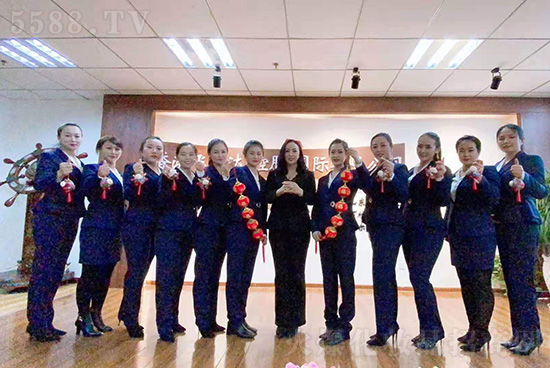 廣州飛斯達(dá)鄭總攜全體員工祝您闔家幸福,財(cái)運(yùn)源源不斷 廣州飛斯達(dá)鄭總攜全體員工祝您闔家幸福,財(cái)運(yùn)源源不斷