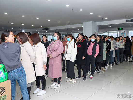 致愛三八女神節(jié),火爆網(wǎng)派發(fā)女神專屬禮物 致愛三八女神節(jié),火爆網(wǎng)派發(fā)女神專屬禮物