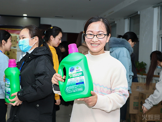 致愛三八女神節(jié),火爆網(wǎng)派發(fā)女神專屬禮物 致愛三八女神節(jié),火爆網(wǎng)派發(fā)女神專屬禮物