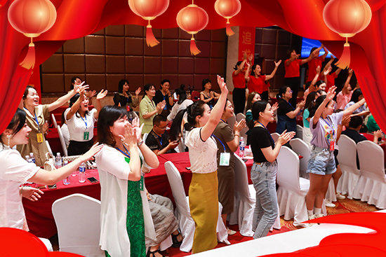 兔年到,好運(yùn)來!湖南黃香化妝品公司祝您新年快樂! 兔年到,好運(yùn)來!湖南黃香化妝品公司祝您新年快樂!