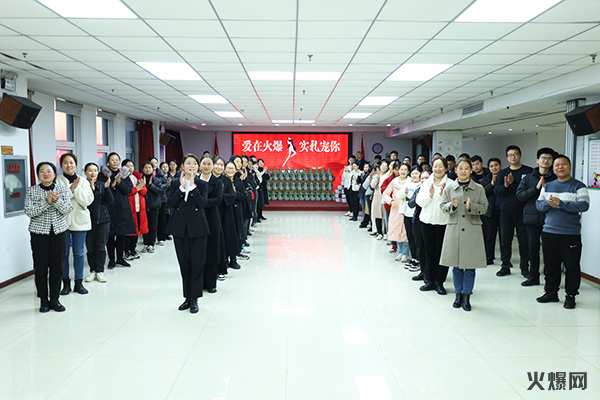 巾幗綻芳華,逐夢新火爆!火爆網(wǎng)為員工發(fā)放女神節(jié)禮品! 巾幗綻芳華,逐夢新火爆!火爆網(wǎng)為員工發(fā)放女神節(jié)禮品!