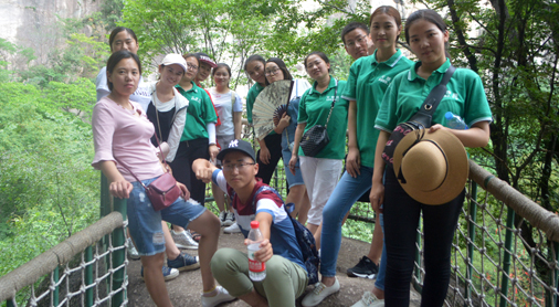 生活的樂(lè)趣在于追求，在一起活出不一樣的青春。