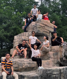 云山疊翠，火爆家人合影留念