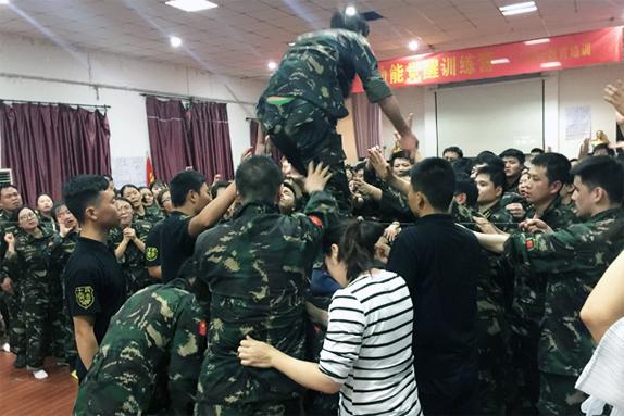 成功路上充滿荊棘，團結(jié)一心，終讓我們所向披靡！