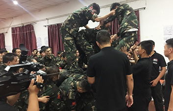 為家人，再累，我們也要堅持到底！