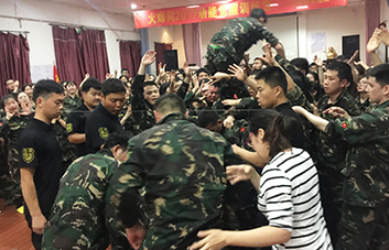 火爆人的字典中，沒有放棄，只有堅持！