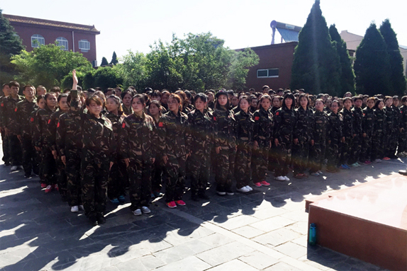 整體劃一、一令一動，火爆網(wǎng)全體學(xué)員迅速集合！