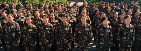 冬練三九，夏練三伏；火爆狼群，千錘百煉；