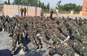 遵守承諾，穿上迷彩我們就是軍人！