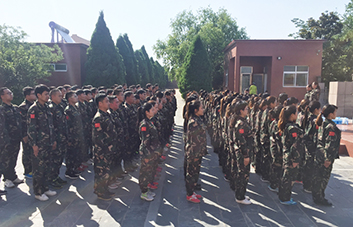 爭當(dāng)訓(xùn)練標(biāo)兵，不拖團隊后腿！