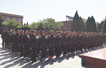 培訓(xùn)場地，火爆人開始軍姿預(yù)熱！