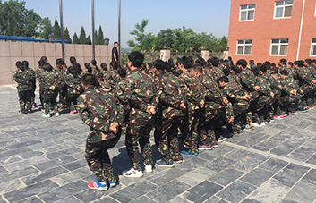 英姿颯爽，沒有矯揉造作，只有堅強！