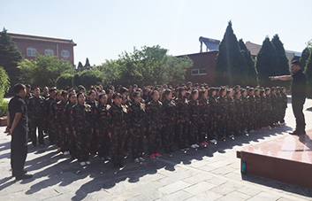 爭當(dāng)訓(xùn)練標(biāo)兵，不拖團隊后腿！