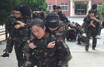 我是你的眼，不論艱難險阻，我都將握緊你的手與你同行！