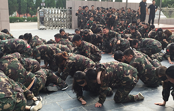 活在當(dāng)下，珍惜當(dāng)下，愛在當(dāng)下