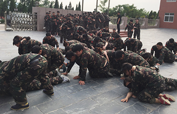 坎坷人生路，找回自己，懂得謙卑，學(xué)會感恩。