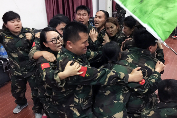 不輕言放棄，是對夢想的執(zhí)著；不輕易服輸，是對成功的渴望！