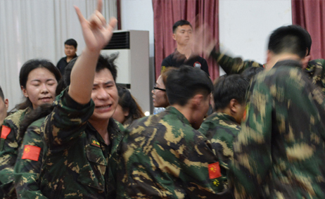 滿腔熱血為榮譽，拼搏奮斗比高低！