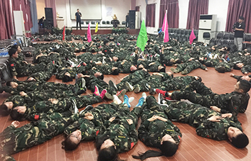 火爆人永不言棄，超越自我！