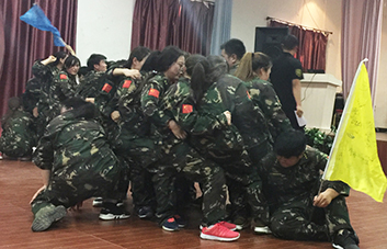 火爆大家庭，擰成一股繩！眾人團結(jié)緊，百事能成功！