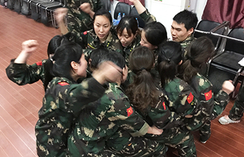 為了夢想，為了團隊，每個人必將堅持下去！