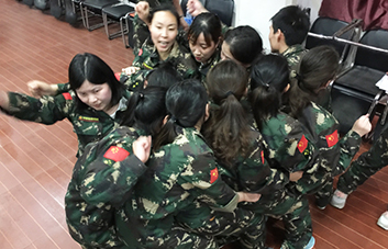 再長的路，一步步也能走完，在難的事，火爆人也能堅持到底！