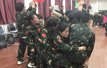 夢想能把迷茫驅(qū)散，堅持能把退縮打敗，團結(jié)能把困難趕跑！