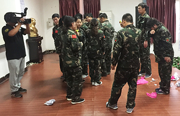 要想比別人優(yōu)秀，就要付出不亞于任何人的努力！