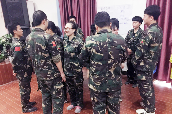 用眼睛去欣賞，用心靈去體會，學(xué)會贊美，收獲成長！