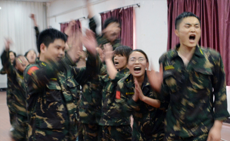 勇者無所畏懼，強者奮勇爭先！