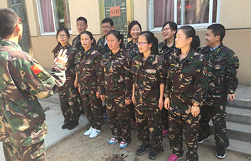 舉手表決，領(lǐng)袖魅力征服現(xiàn)象學(xué)員！