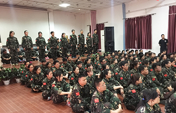 舉手表決，領(lǐng)袖魅力征服現(xiàn)象學(xué)員！