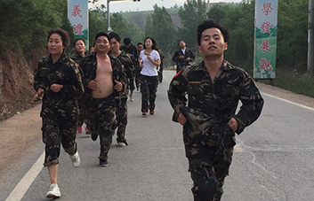 徒步拉練15公里，體驗“長征路”，磨礪火爆人血性虎氣！