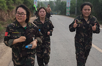 火爆人不拋棄、不放棄、勇往直前！