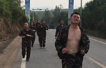 這不僅僅是簡單的徒步，是友誼的凝聚，更是團隊的融合！