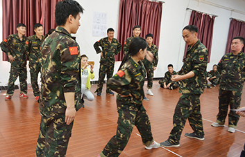 成功路上，要不得一絲松懈；贏跑路上，還需拼命追逐！