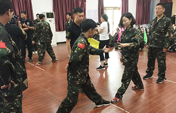 當(dāng)你下定決心時，世界會為你讓路！